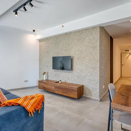Stunning Heart Of St Julians Sleeps 5 Сент-Полс-Бей