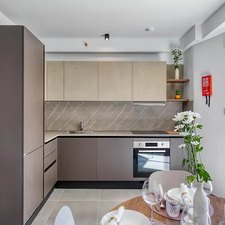 Stunning Heart Of St Julians Sleeps 5 * Сент-Полс-Бей